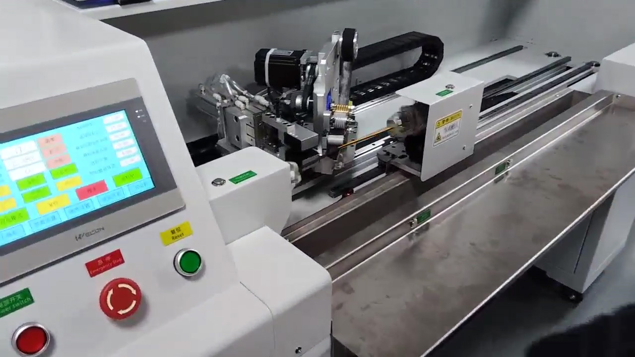 Máquina Automática de Envoltura con Cinta Adhesiva para Cables Cortos con Hilo de Cola - Envoltura de Precisión para Cables Cortos