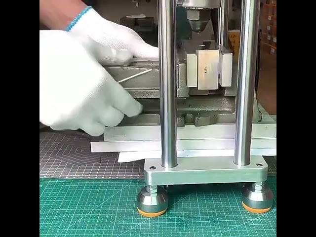 Máquina de Inyección de Plástico Vertical Pequeña – Moldeadora de 10g y 20g