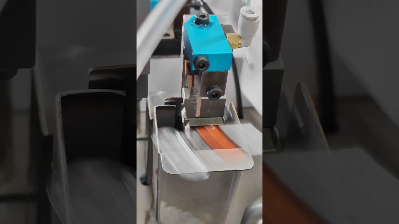 Crimpeo de Terminales para Arneses de Alto Voltaje en Vehículos Eléctricos #máquina #pelacables